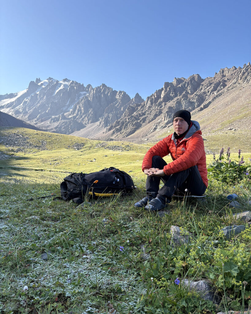 Early morning next to the mountain lake